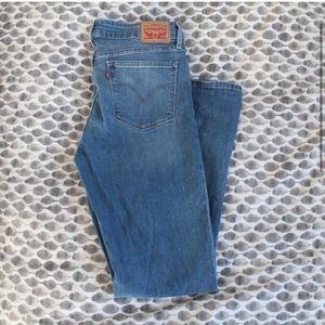 LIKE NEW Levi’s High-Waisted Light-Wash Jeans